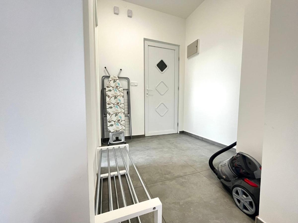 Studio-Apartments Fuer Monteure & Businessgaeste Zentral In Neumuenster Ngoại thất bức ảnh