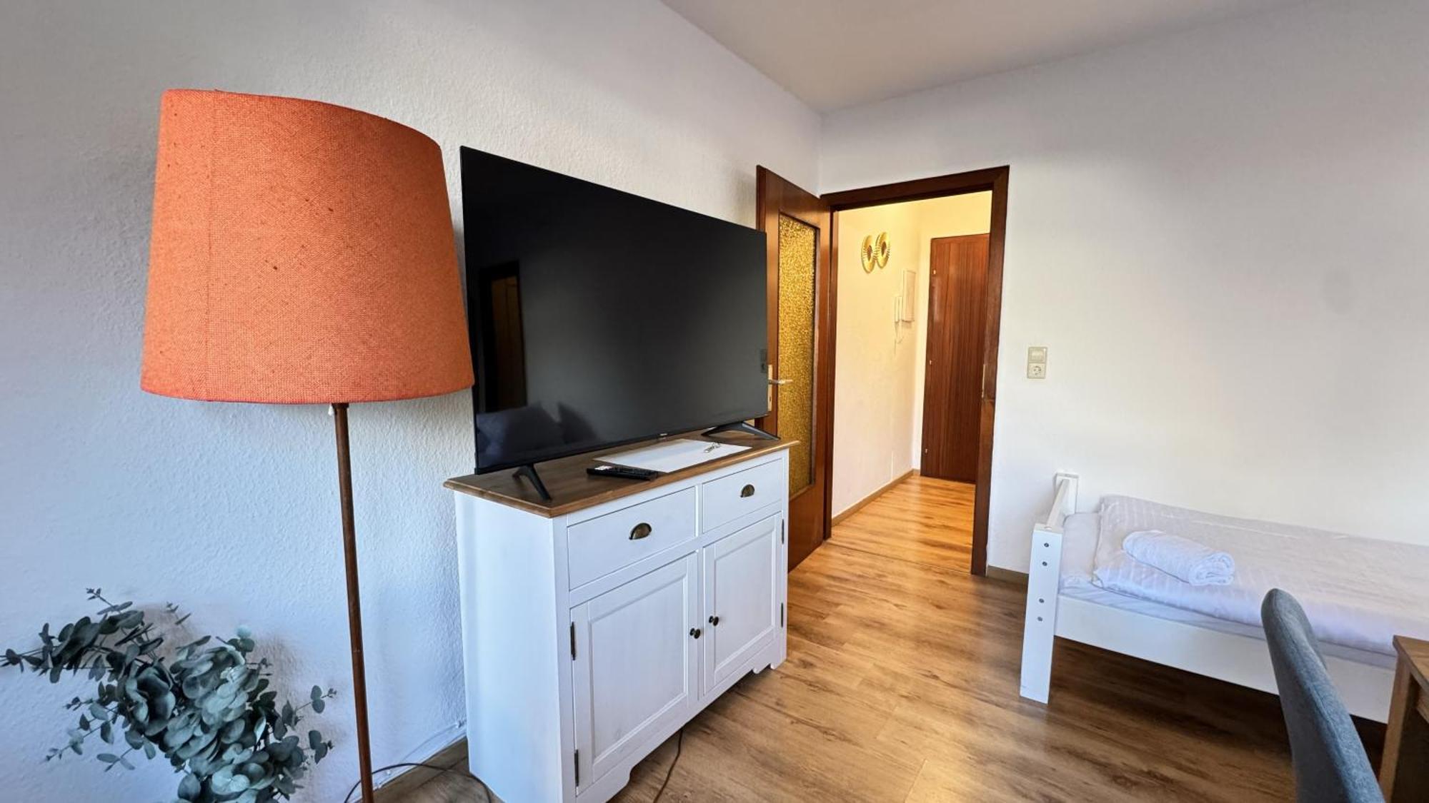 Studio-Apartments Fuer Monteure & Businessgaeste Zentral In Neumuenster Ngoại thất bức ảnh